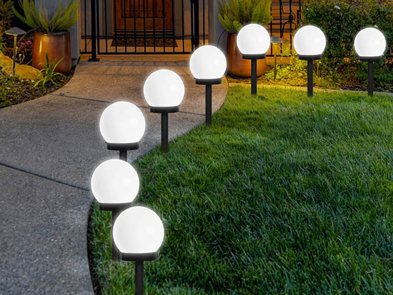 Solar lawn lamp and LED lawn lamp PK